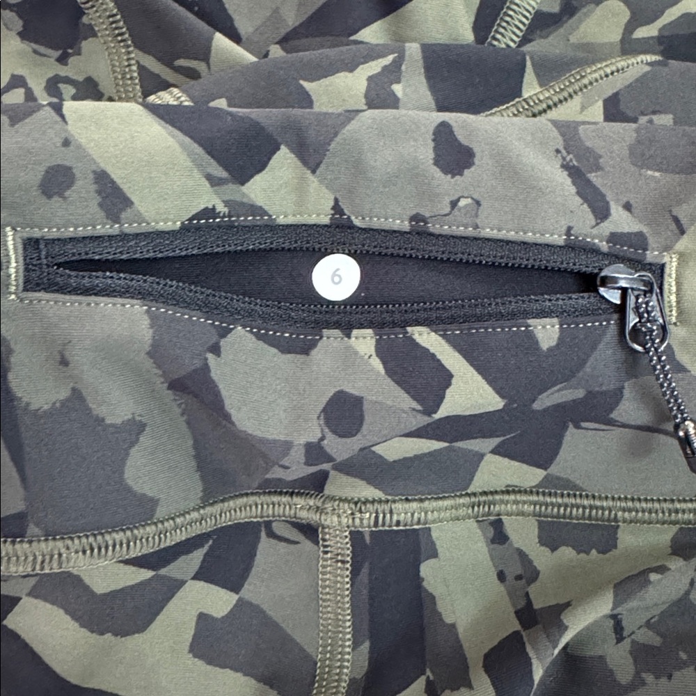 Lululemon Tight Stuff Scalloped Hem Army Fatigue Green Black Camo Leggings sz 6 - Picture 12 of 13